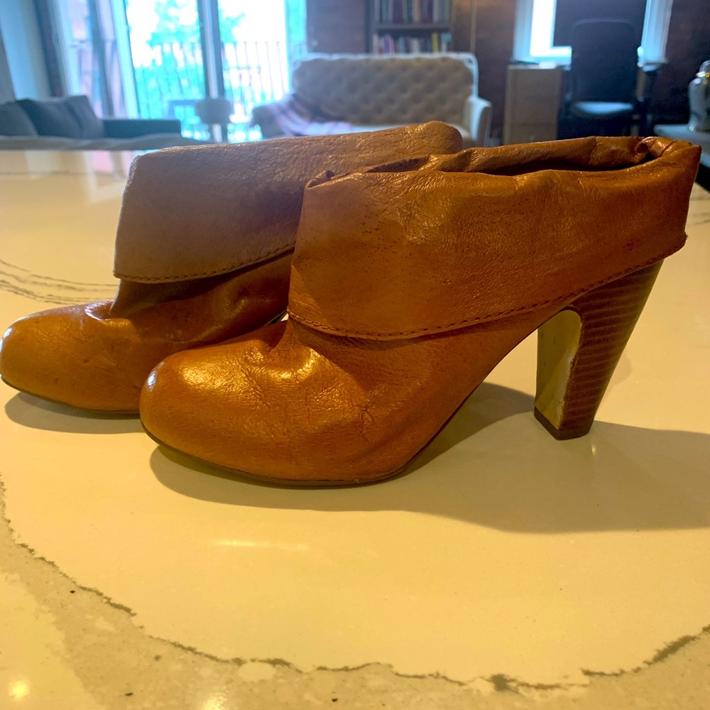 Steve Madden Camel Colored Leather Booties 8 EUC